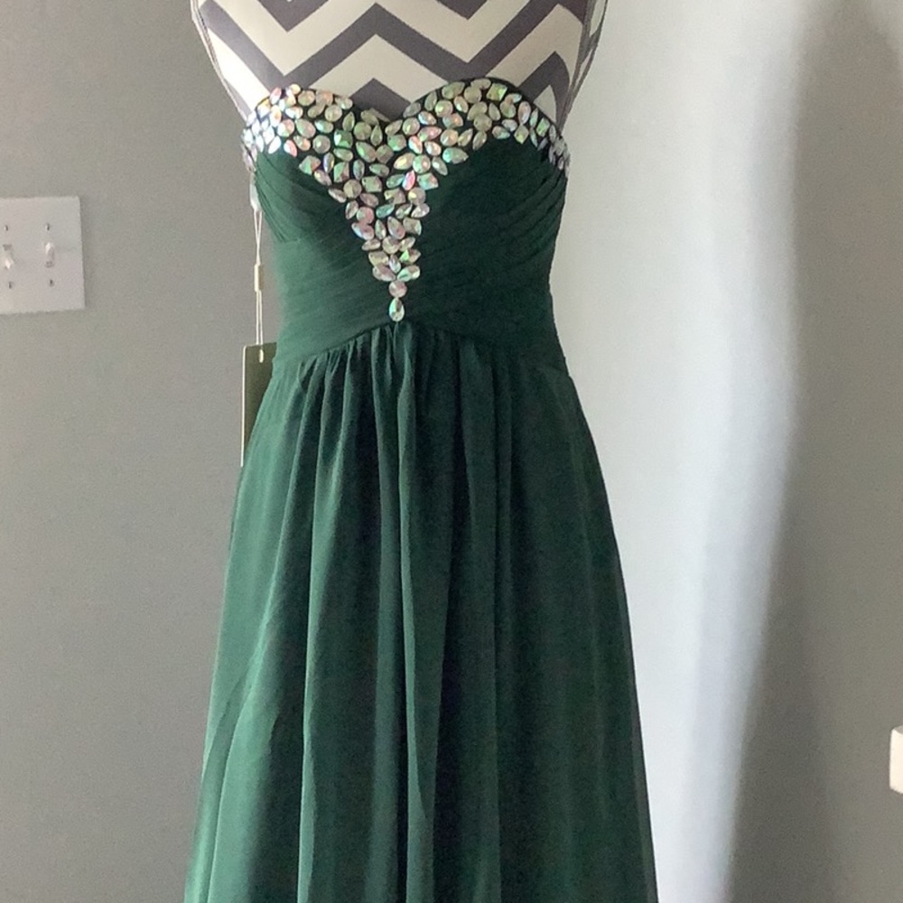 Size 2 formal gown gorgeous forest green NWT